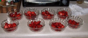 Low calorie strawberry pie in step 1 of recipe.