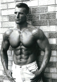 Tom Venuto with slim waist